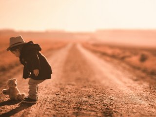 Психологи назвали поступки родителей, которые сильно ранят детей