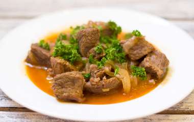 Гуляш с картофельными клецками