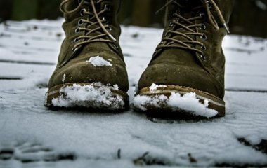 Чому не можна сушити мокре взуття на обігрівачі