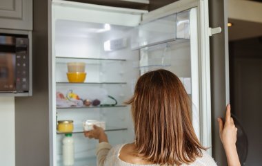 Специалисты рассказали, как избавиться от неприятного запаха из холодильника народными способами