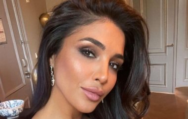 Санта Димопулос пожаловалась на плохое самочувствие и показалась с катетером в руке