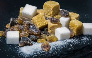 Медики назвали признаки того, что человек ест слишком много сахара