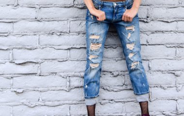 Модный тренд сезона — колготки под джинсы, фото