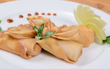 Блинчики с яблоками и корицей: вкуснейшее блюдо на завтрак и десерт