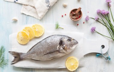 Як прибрати запах риби на кухонних предметах після її приготування: прості поради