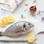Как убрать запах рыбы на кухонных предметах после ее приготовления: простые советы