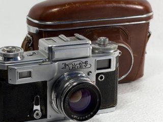 Не викидайте старі фотоапарати: за які радянські моделі платять до 1500 доларів
