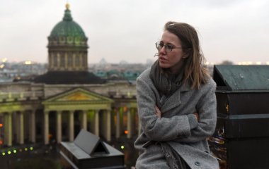 Ксения Собчак продемонстрировала образ в осенних тонах