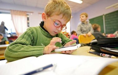 Вчені довели шкідливість смартфонів для дітей