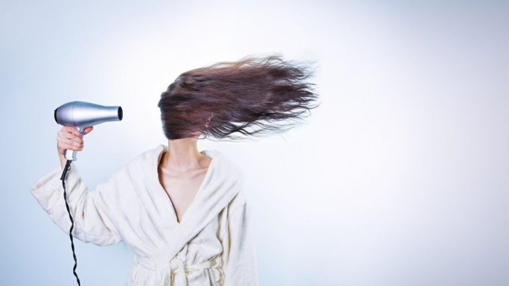 Как избавиться от быстрого загрязнения волос: лайфхаки от стилистов