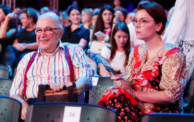 Совместный снимок Евгения Петросяна с молодой возлюбленной умилил сеть