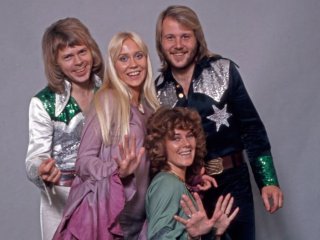 ABBA анонсували своє повернення.