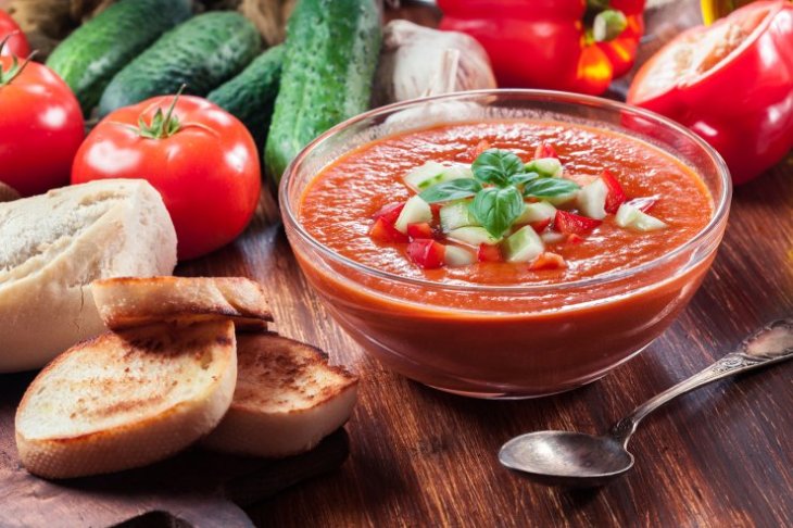 Классика на новый лад: рецепт томатной окрошки