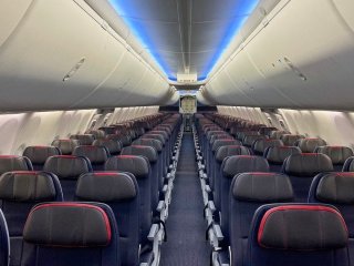 Не вдягайте це в літак: дружина пілота попередила про ризики