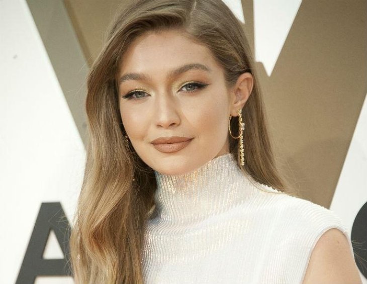 Джиджи Хадид с дочерью замечена на прогулке в Нью-Йорке