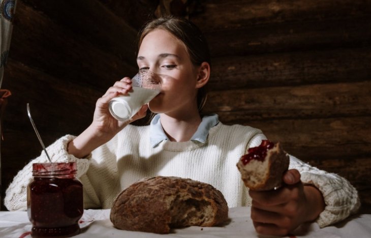 Дієтолог перерахувала продукти, що викликають набряклість обличчя