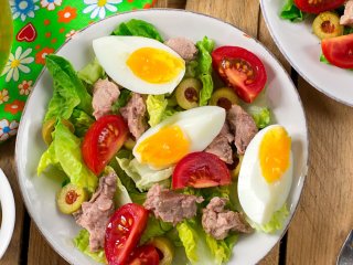 Салат з печінкою тріски: рецепти чудової закуски