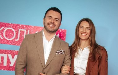 Дружина Григорія Решетніка відреагувала на чутки про четверту вагітність: 