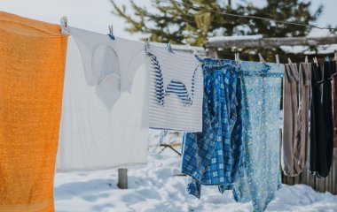 Більше не буде линяти: як зберегти колір тканини під час прання