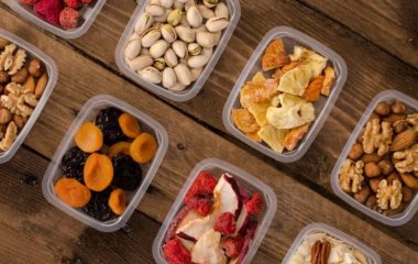 Дієтолог назвала найкорисніші продукти для перекушування на роботі