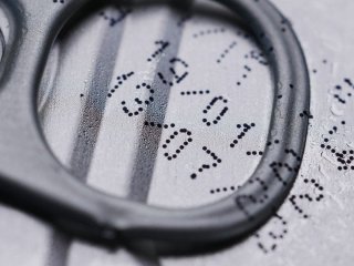 Ви роками даремно викидали продукти: головний міф про термін придатності, у який досі вірять мільйони