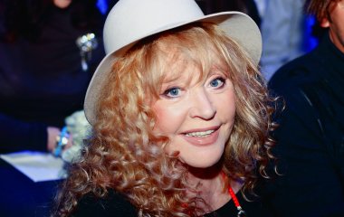 Алла Пугачева прокомментировала слухи о сносе своего замка