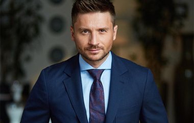Сергей Лазарев похвастался спортивным телосложением 