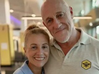 Працювали разом, не знаючи правди: колеги випадково дізналися, що вони рідні брат і сестра — фото