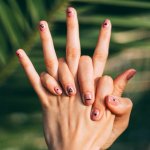 В состоянии стресса и волнения: ученые выяснили, как перестать грызть ногти