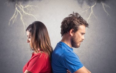 5 вещей, которые нельзя обсуждать с посторонними во время разговоров о личной жизни