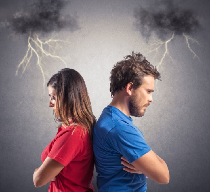 5 вещей, которые нельзя обсуждать с посторонними во время разговоров о личной жизни