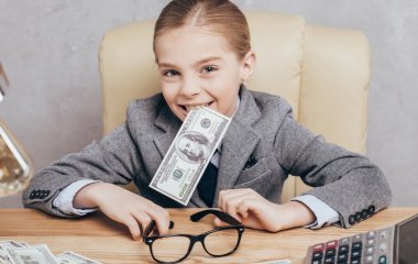 Как воспитать в ребенке разумное отношение к деньгам