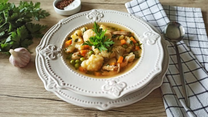 Куриный суп с зеленым горошком: рецепт полезного блюда