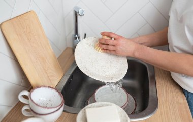 Как отмыть жир в холодной воде: 5 советов из бабушкиной тетради