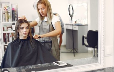 Найпопулярніша стрижка 2025: кожна жінка з такою зачіскою матиме приголомшливий вигляд