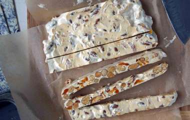 Ледяная нуга с орехами