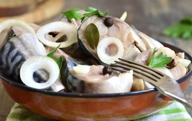 Дары моря: как вкусно замариновать скумбрию
