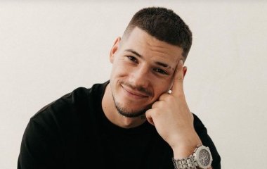 Экс-муж Анны Тринчер показал свою квартиру, в которую переехал после развода