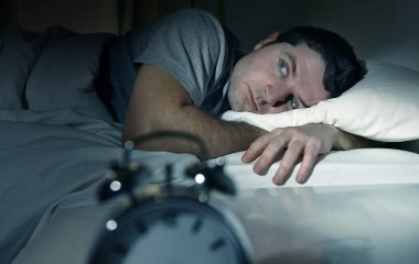 8 ефективних способів боротьби з безсонням. Поради з наукового