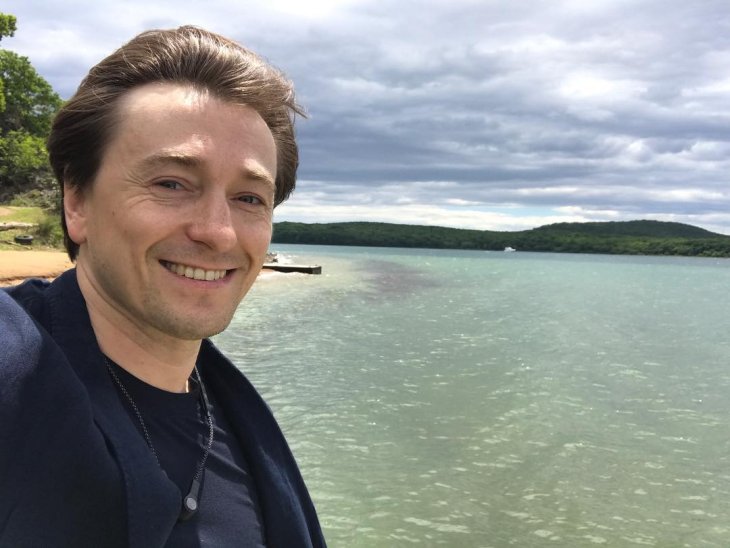 Сергей Безруков опубликовал фото с женой