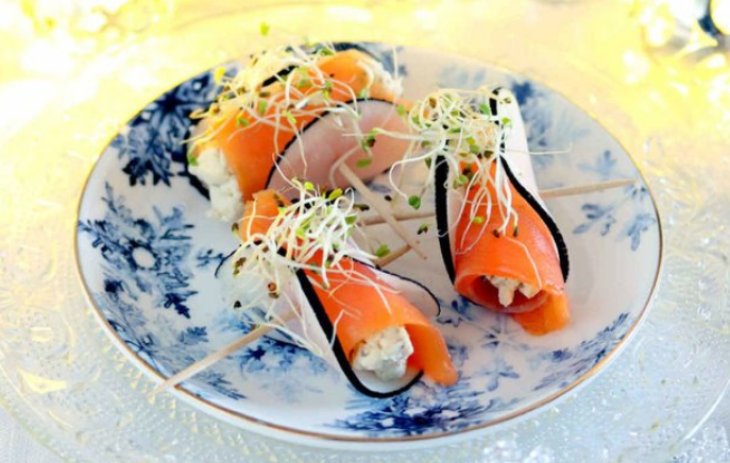 Закуска с черной редькой и семгой