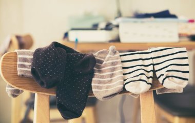 Неочікувана користь: українським водіям радять не викидати старі шкарпетки — вони пригодяться
