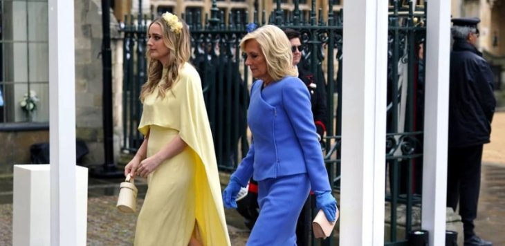 Джилл Байден с внучкой появились на коронации Чарльза III в сине-желтых образах