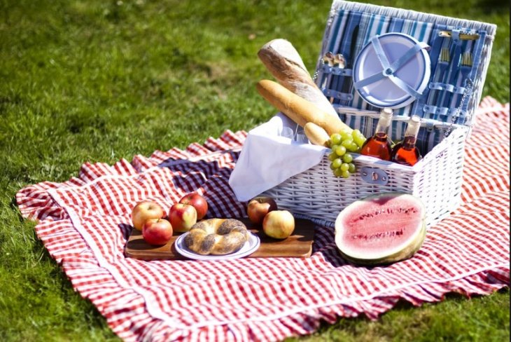 Собираемся на природу: топ мелочей для удачного пикника