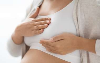 Почему болит грудь при беременности