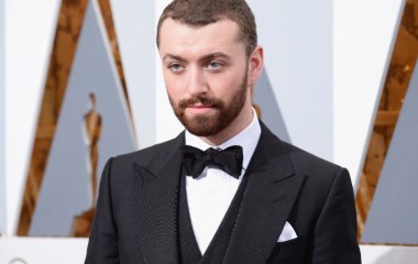 Сэм Смит поделился необычным фотоснимок со студии