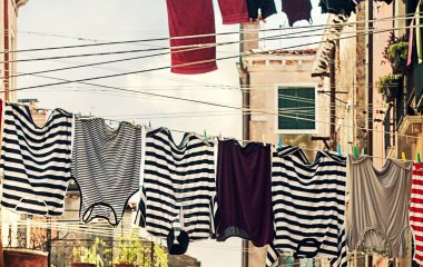 Как восстановить выцветшие вещи после стирки: действенные советы