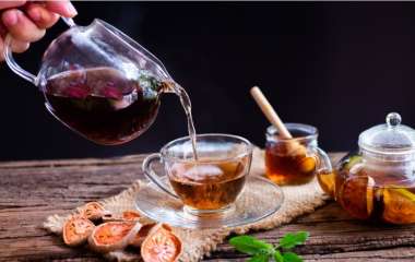 Зимний чай «Шарлотка»: необычный рецепт любимого напитка, который согреет в холода
