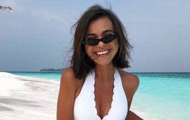 Елена Темникова опубликовала фото дочери в купальнике