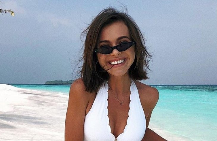 Елена Темникова опубликовала фото дочери в купальнике